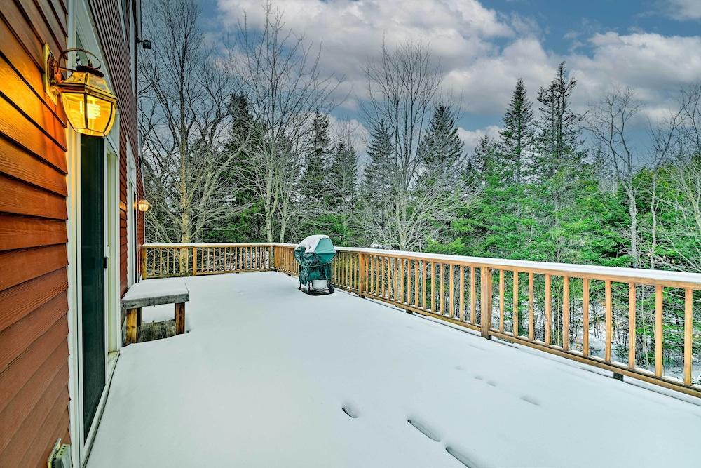 West Dover Home w/ Deck ~ 2 Mi to Mount Snow!