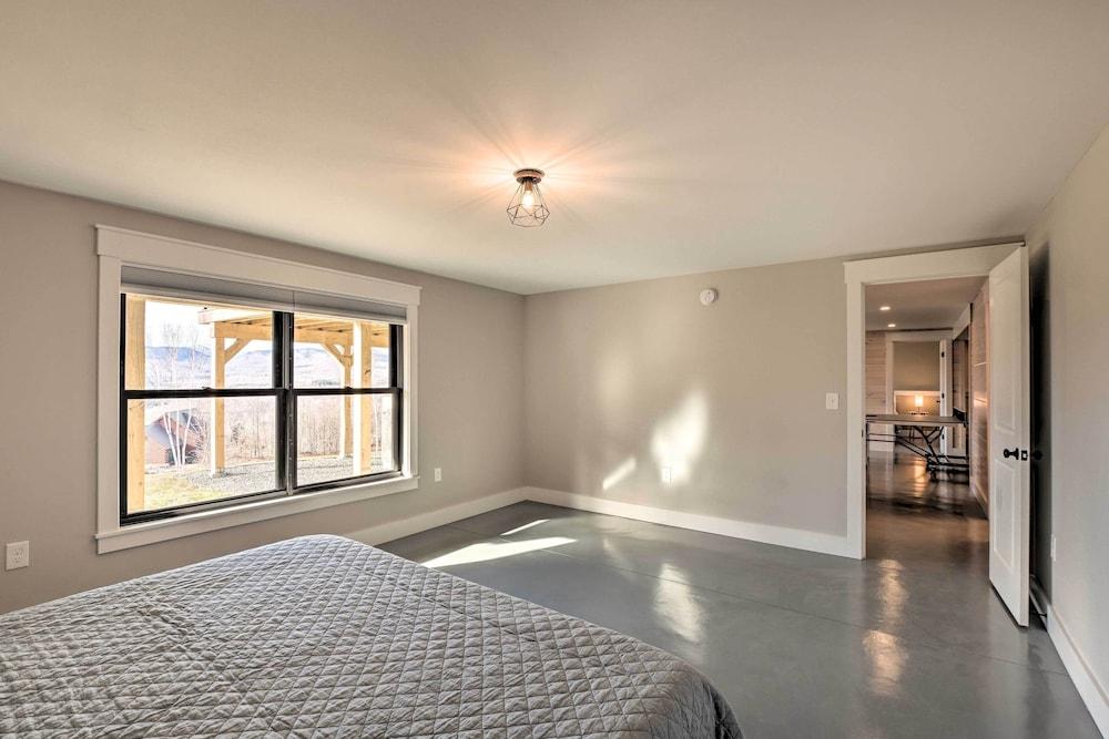 Secluded Kingfield Abode w/ Idyllic Mtn Views