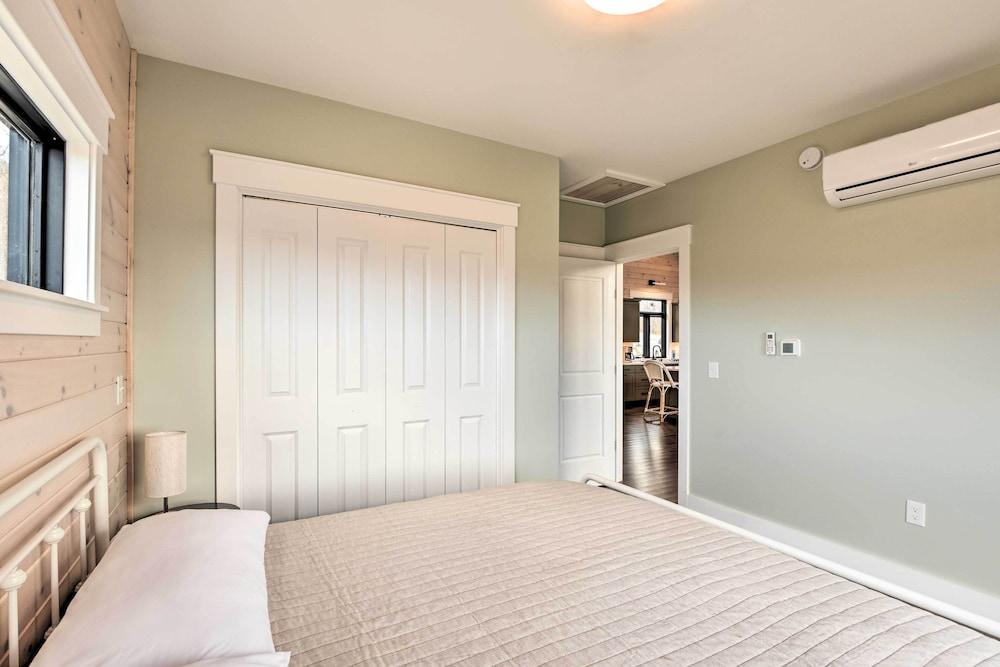 Secluded Kingfield Abode w/ Idyllic Mtn Views