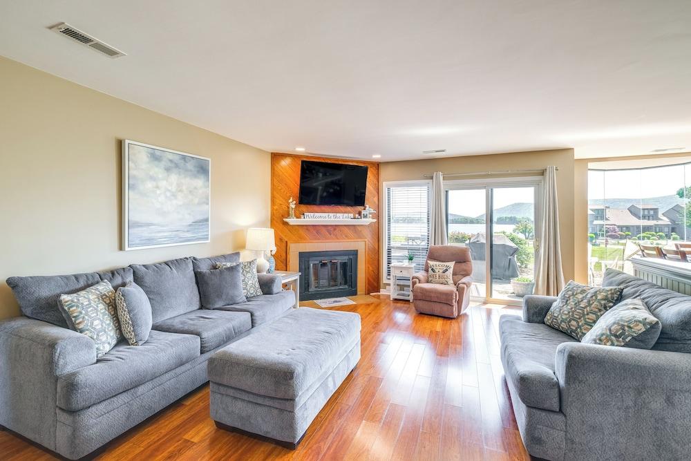 Sun-filled Condo w/ Smith Mountain Lake Views