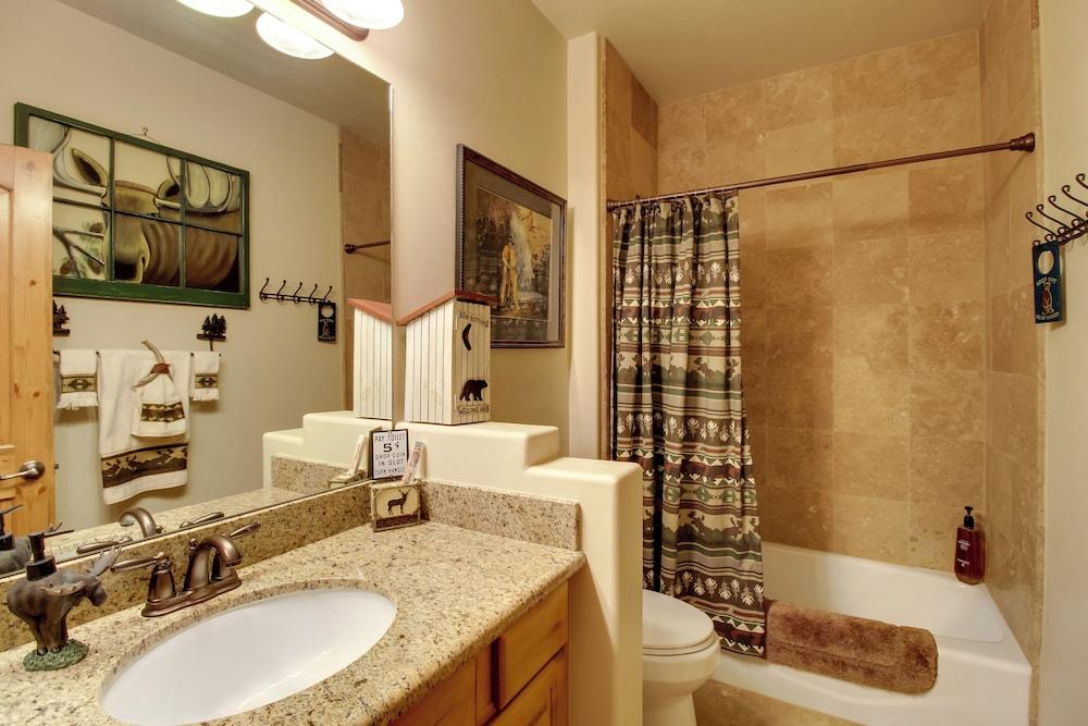 On-site Trails & Deck: Show Low Cabin!