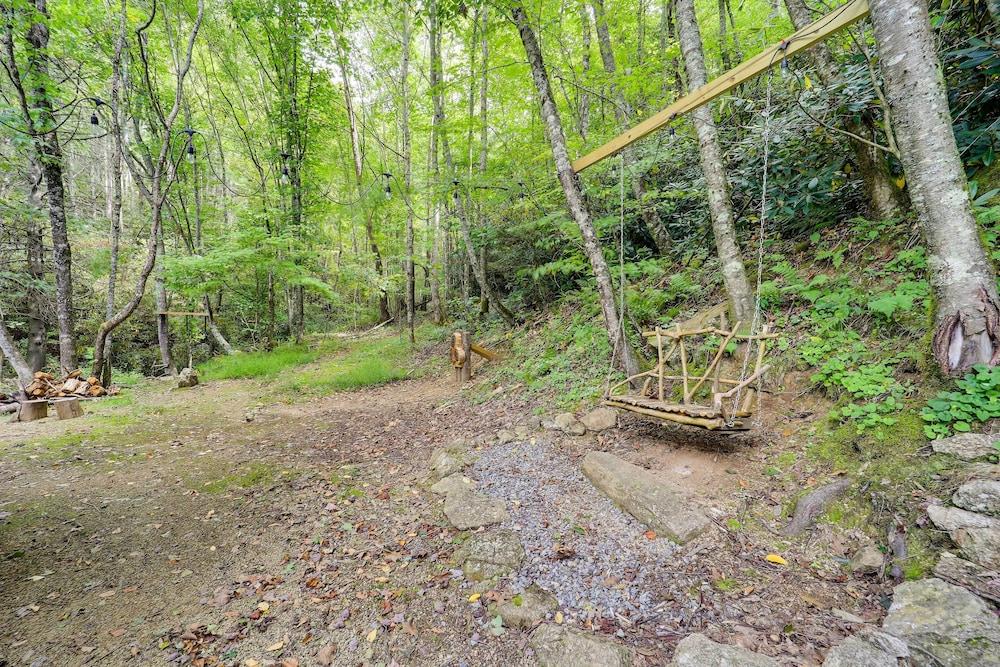 'greystone' Creekside Cabin: Hike, Fish & Explore!