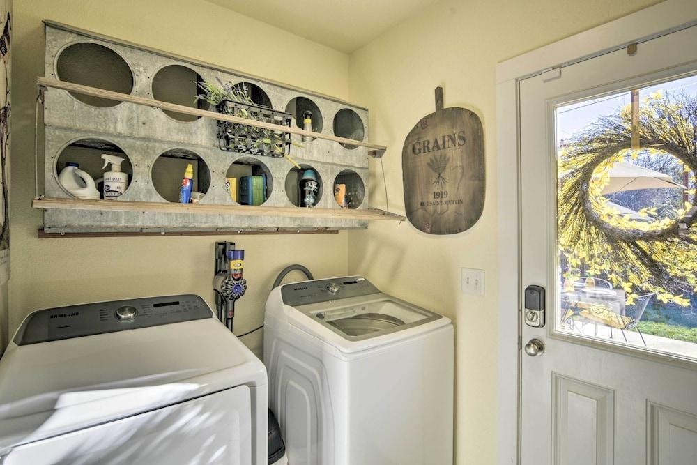 Ideally Located Chico Home - Fire Pit & Grill