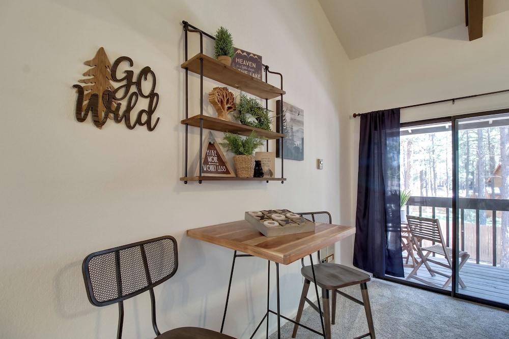 Forest-view Balcony: Pinetop-lakeside Condo