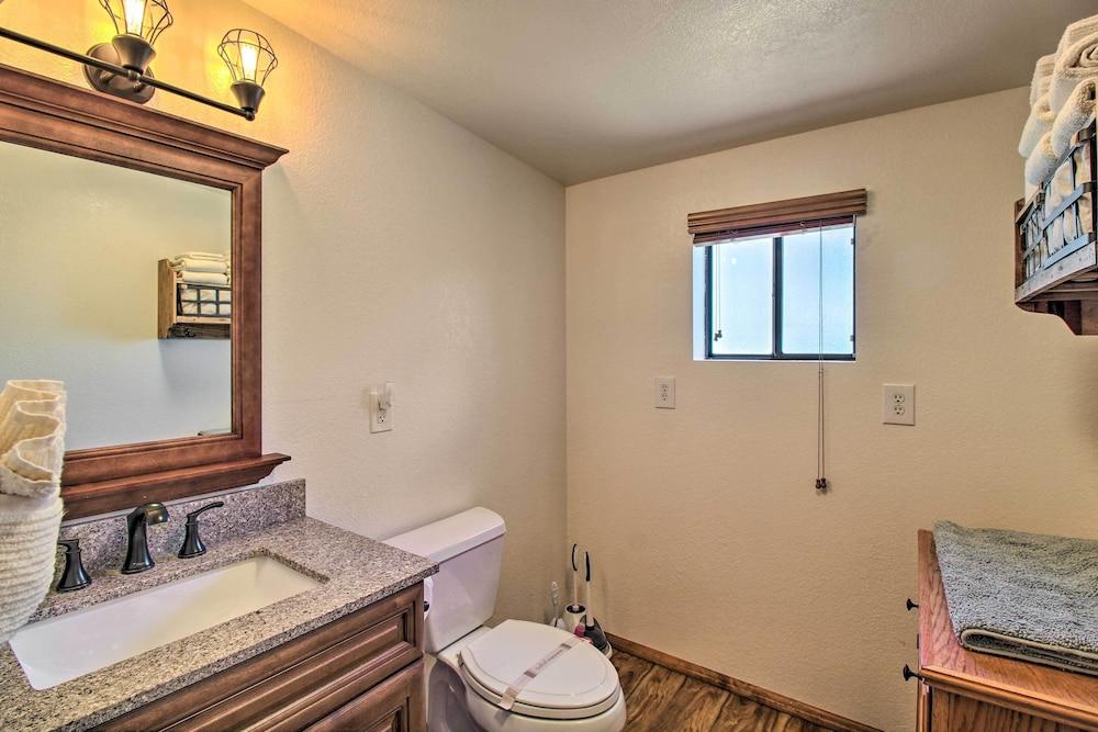 Rustic, Forest-view Retreat in Heber-overgaard!