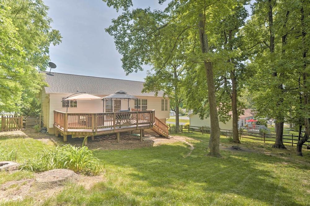 Pet-friendly Mechanicsville Retreat w/ Deck!