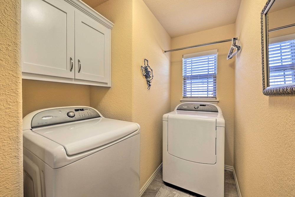 Near Hiking & Biking: Convenient Home in Rogers!