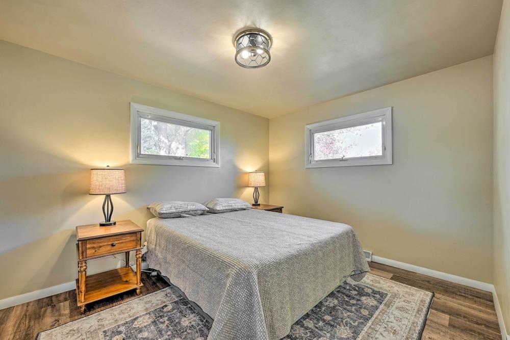 Updated Pet-friendly Home - 9 Mi to Ski Area!