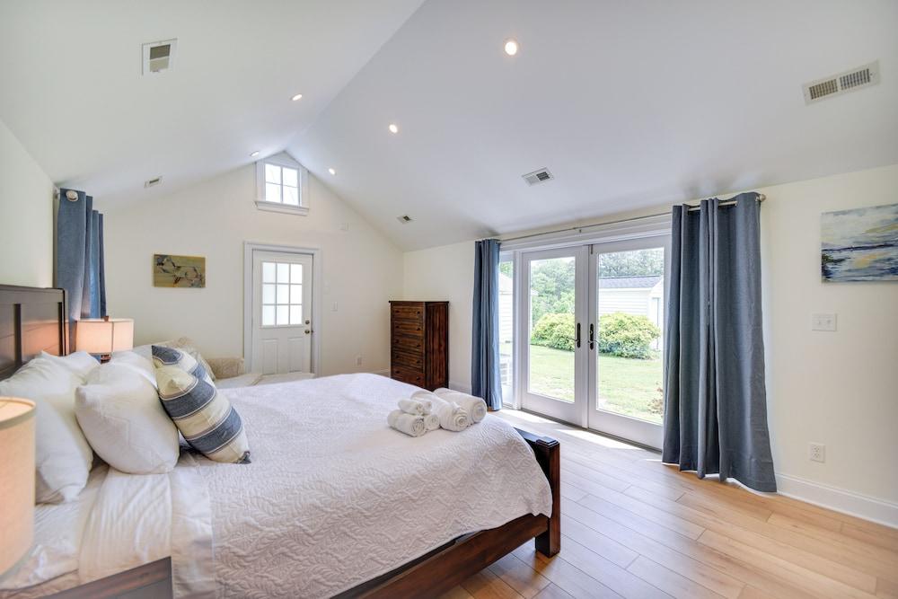 15 Mi to Gloucester: Waterfront Mathews Home!