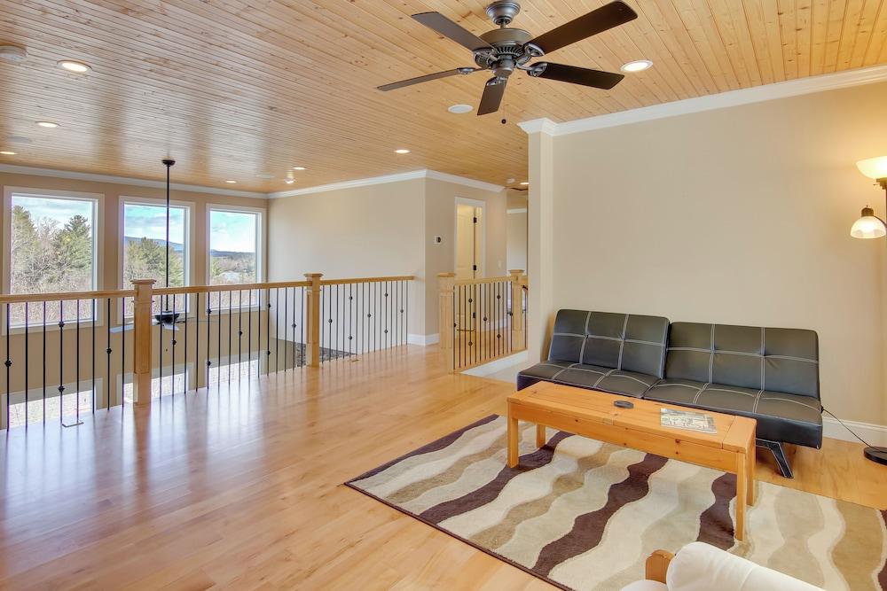 Stunning Nebo Lake House w/ Deck & Views!