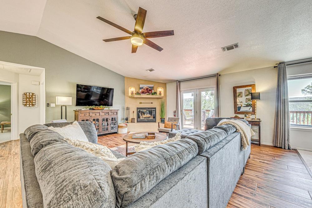 Charming Ruidoso House w/ Deck & Mountain Views!