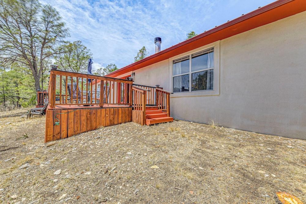 Charming Ruidoso House w/ Deck & Mountain Views!