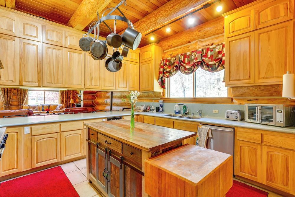 Deck, Grill & River Access: California Escape!