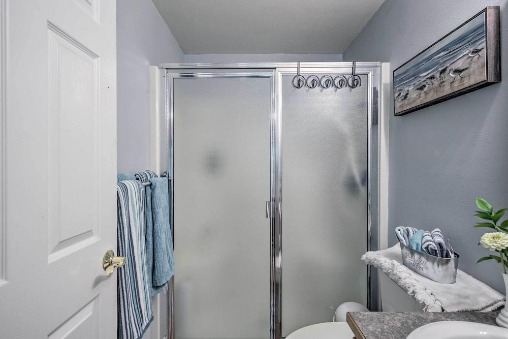 Cozy Cottage on Flower Farm w/ Baker Creek Views!