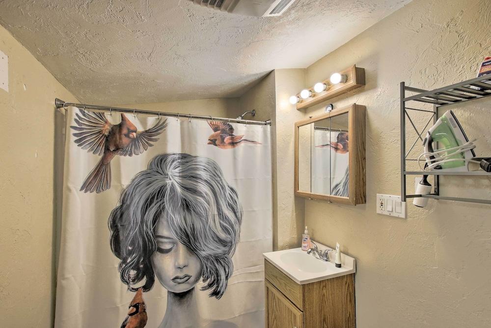 Dtwn Sheboygan Apt Above Local Bar!