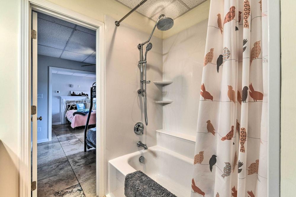 Lakefront Lexington House w/ Spacious Deck!