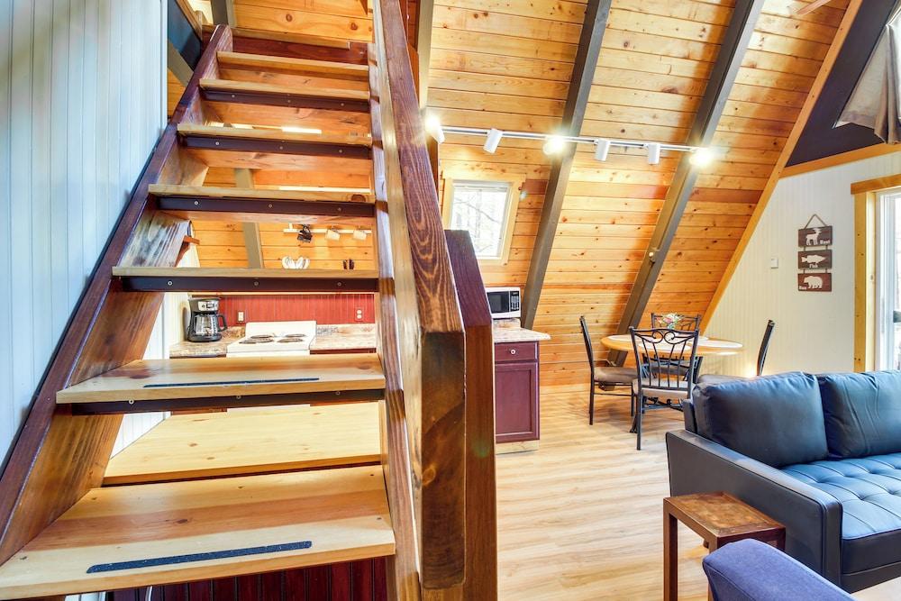 A-frame Cabin w/ Deck & Grill in Pinetop!