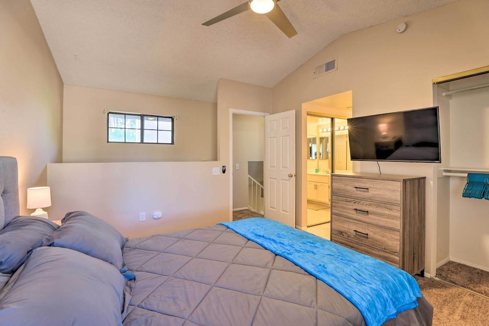 Gilbert Townhome w/ Easy Access to Phoenix!