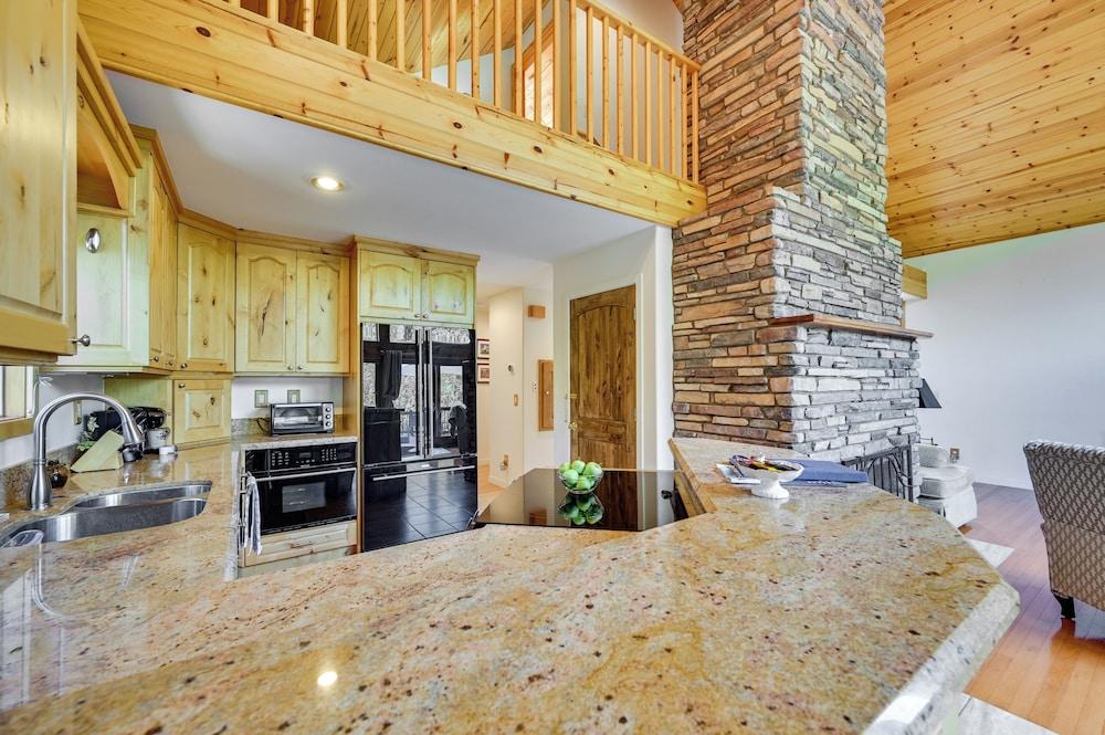 Log Cabin in Payson w/ Deck, Mtn & Creek Views