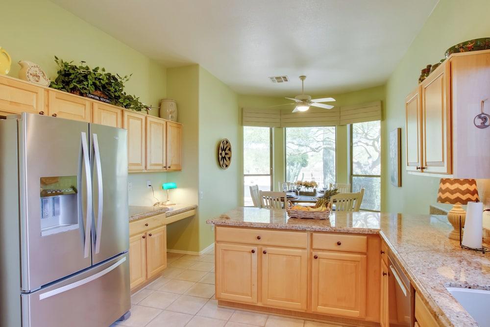 Walk to Trails: Mtn-view Mesa Getaway w/ Gril