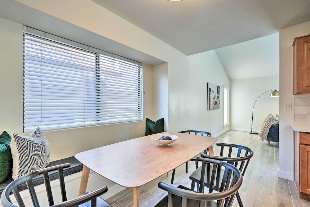 Private Pool, Gas Grill: Chic Glendale Home!