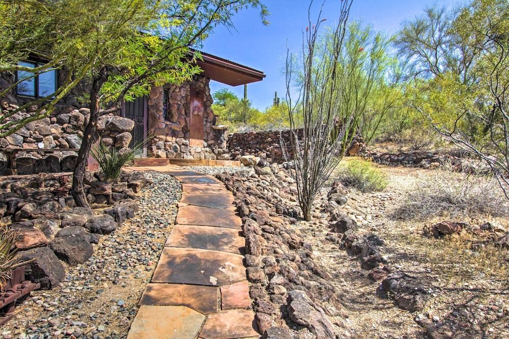 Unique Phoenix Abode w/ 2-tier Patio & Grills