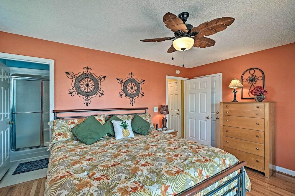 Murrells Inlet Home w/ 3 Decks - 1 Block to Beach!