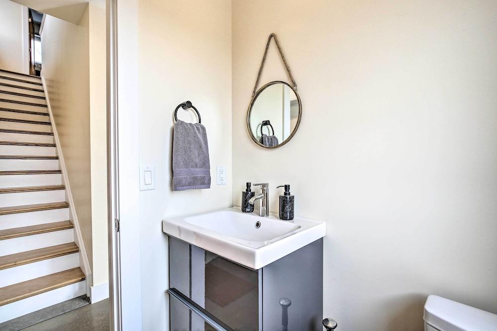 'the Glabin: Garrison Gem w/ Hot Tub & Fire Pit