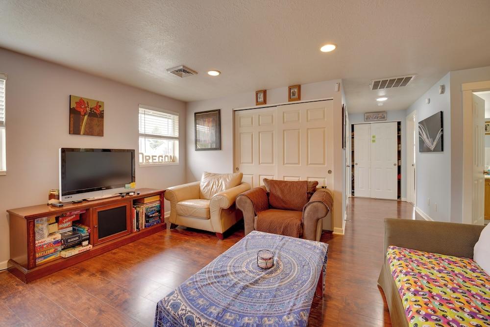 Springfield Apt w/ Deck + Central Location!