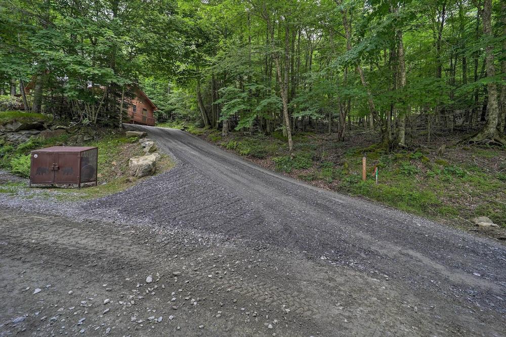 2 Decks & Fire Pit: Scenic Beech Mountain Retreat!