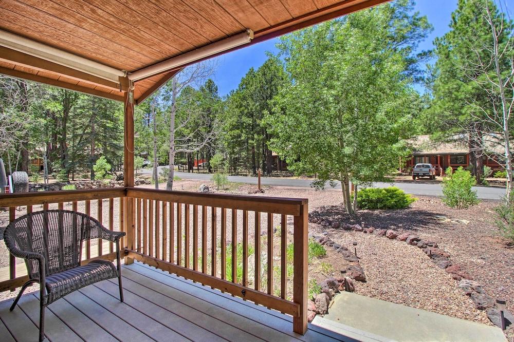 Patio, Fenced Yard: Pet-friendly Pinetop Cabin!