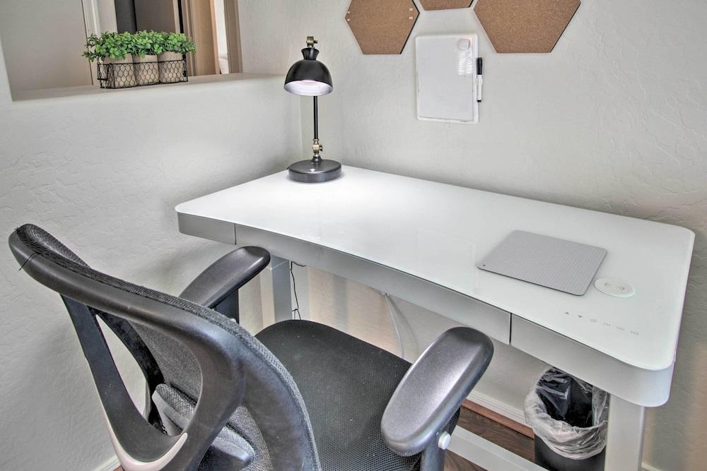 Private Pool & Patio: Home in Surprise!