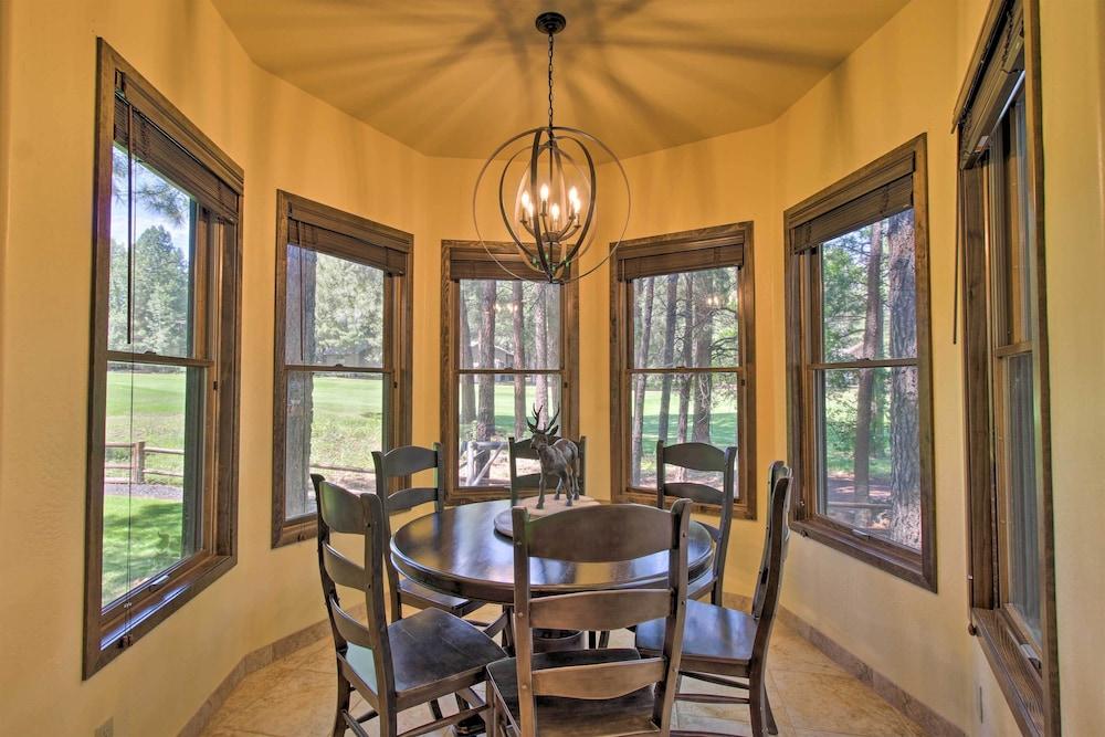 Centrally Located: Lavish Pinetop Paradise!