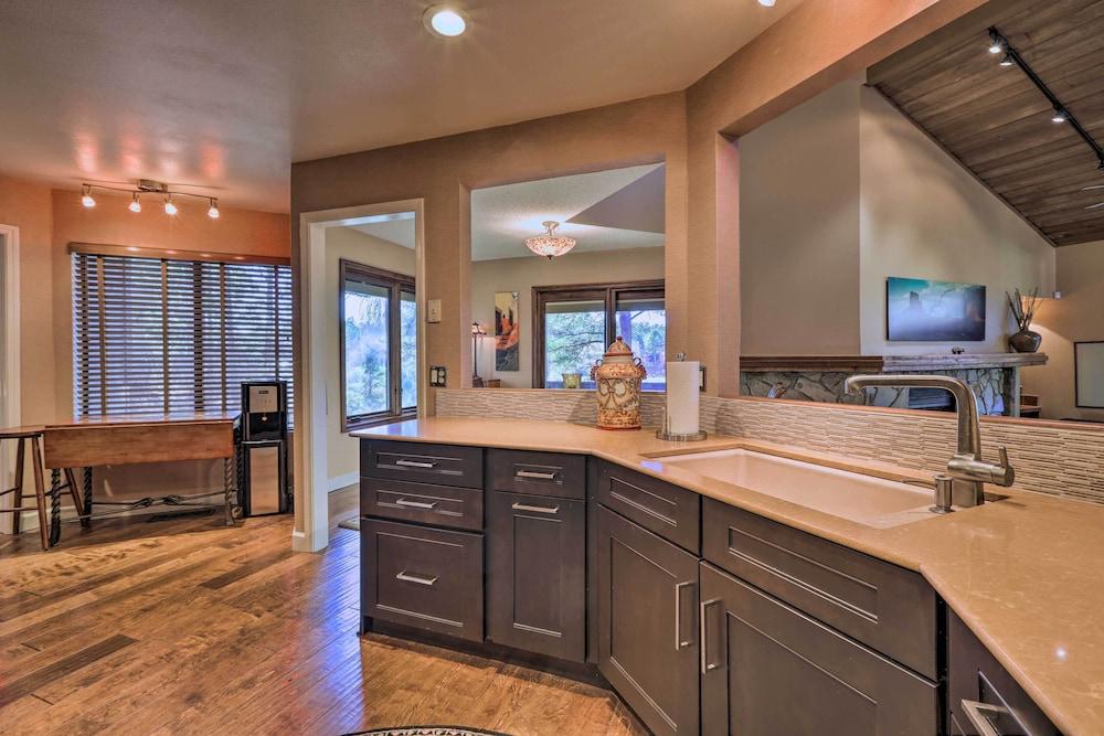 Upscale Flagstaff Country Club Home w/ Mtn Views!