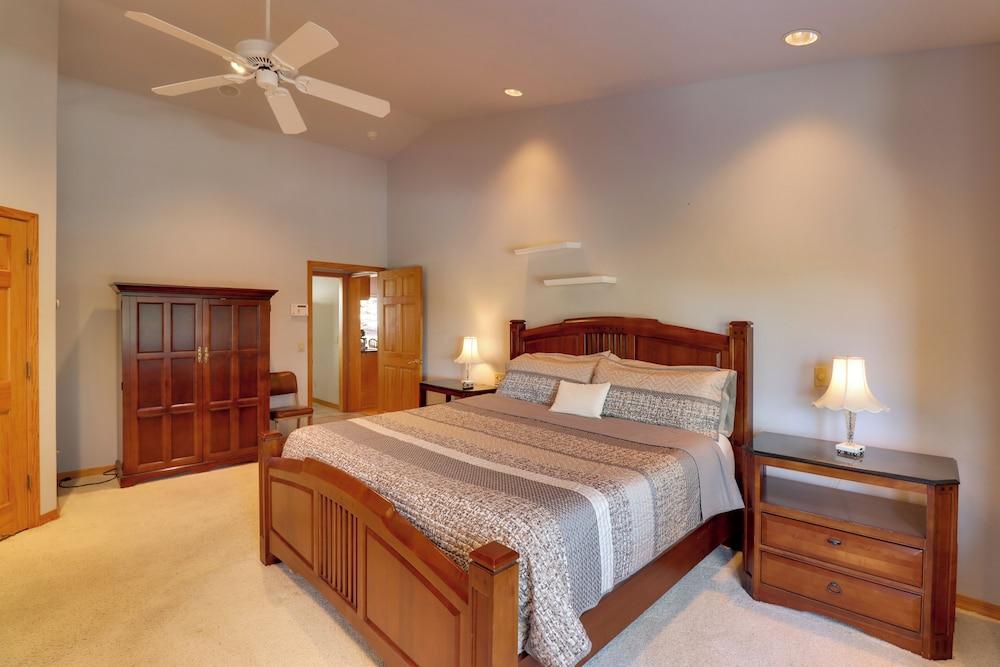 Patio & Forest View: Peaceful Show Low Home