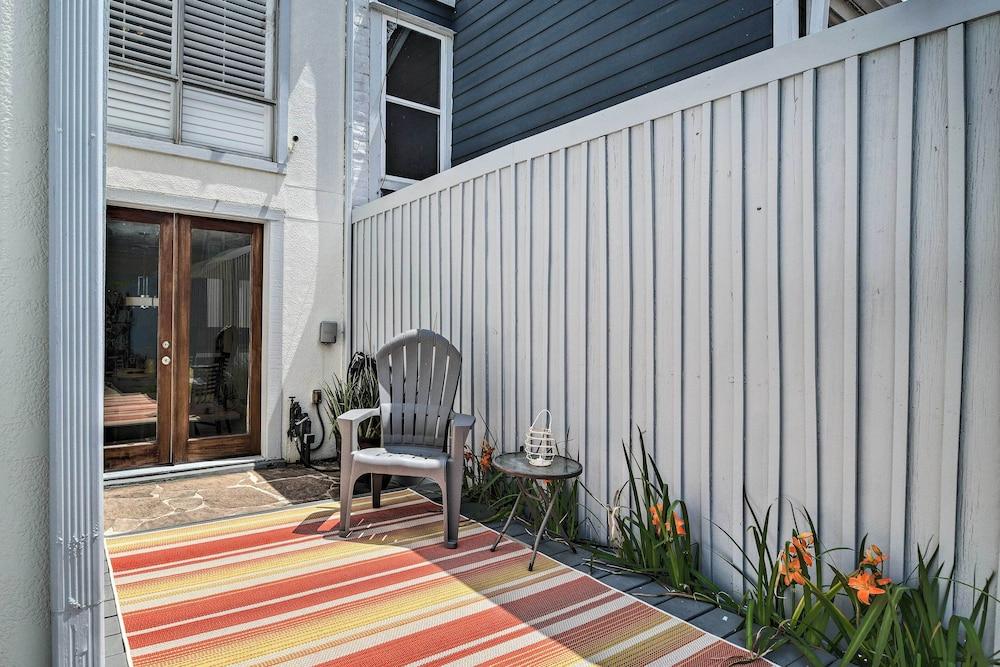 Charming Montrose Townhome With Private Pool!