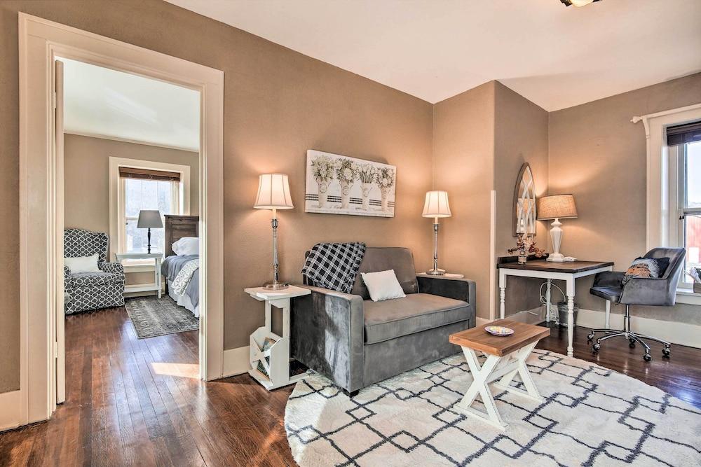 Pet-friendly Home: Grill & Fire Pit in Manhattan