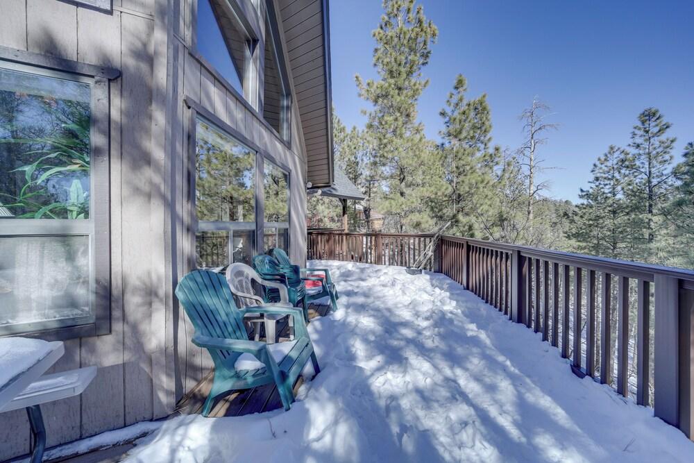 Deck & Scenic Views: Munds Park Cabin!