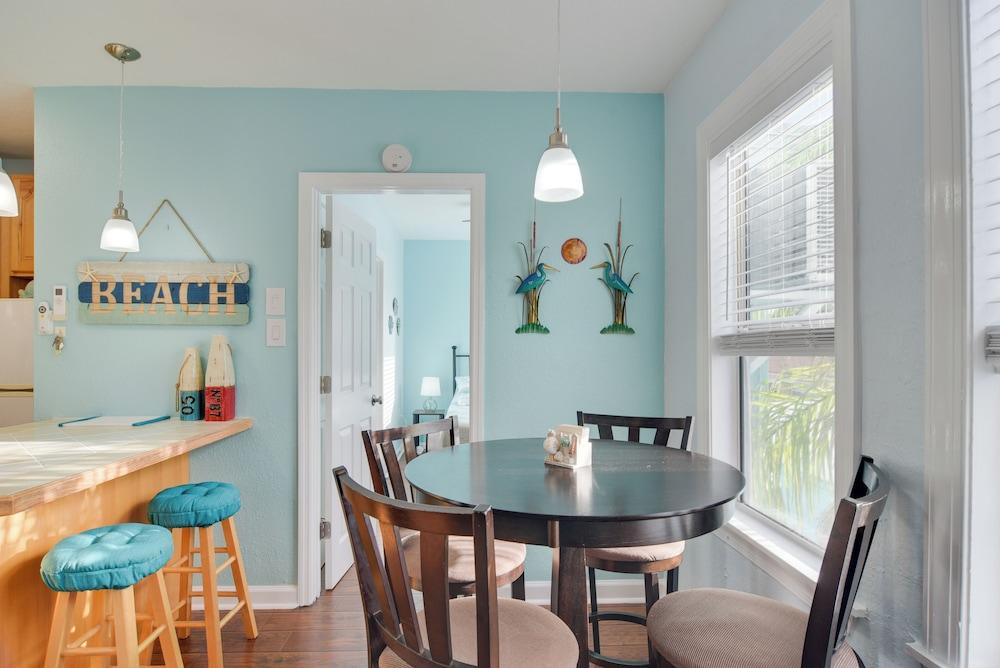 Condo w/ Community Pool - Walk to Madeira Beach!