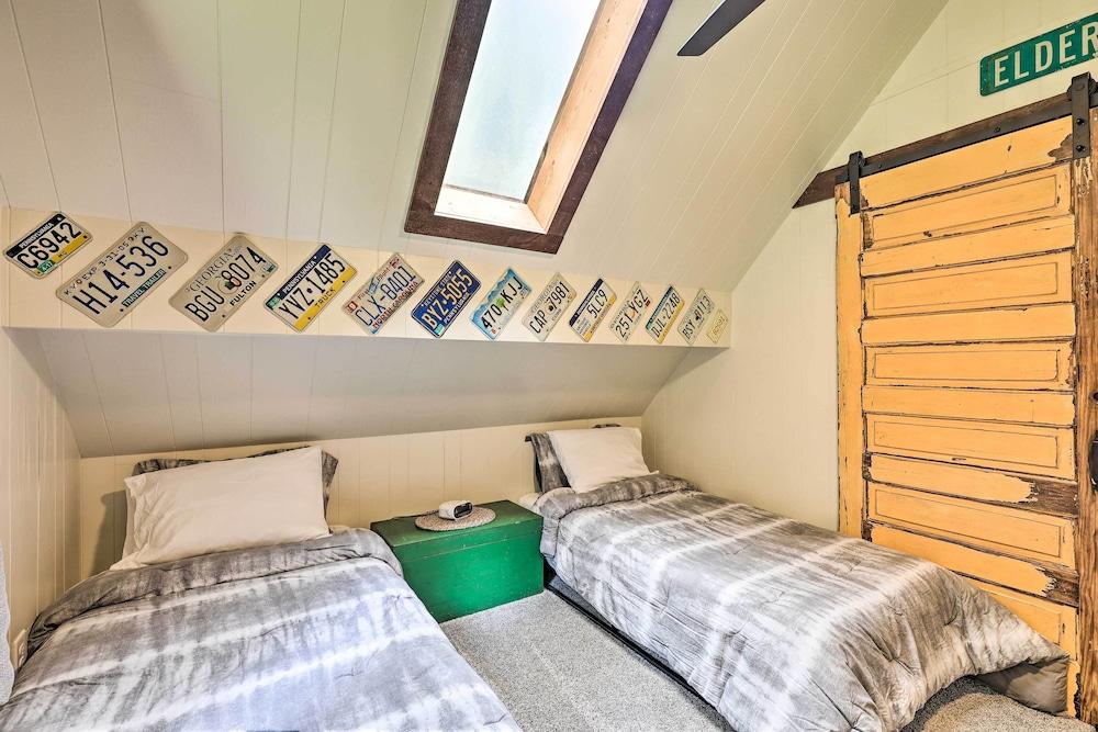 Quiet Max Meadows Cabin, 12 Acres of Property