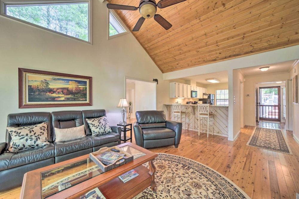 Scenic Sapphire Condo w/ Deck + Gas Grill!