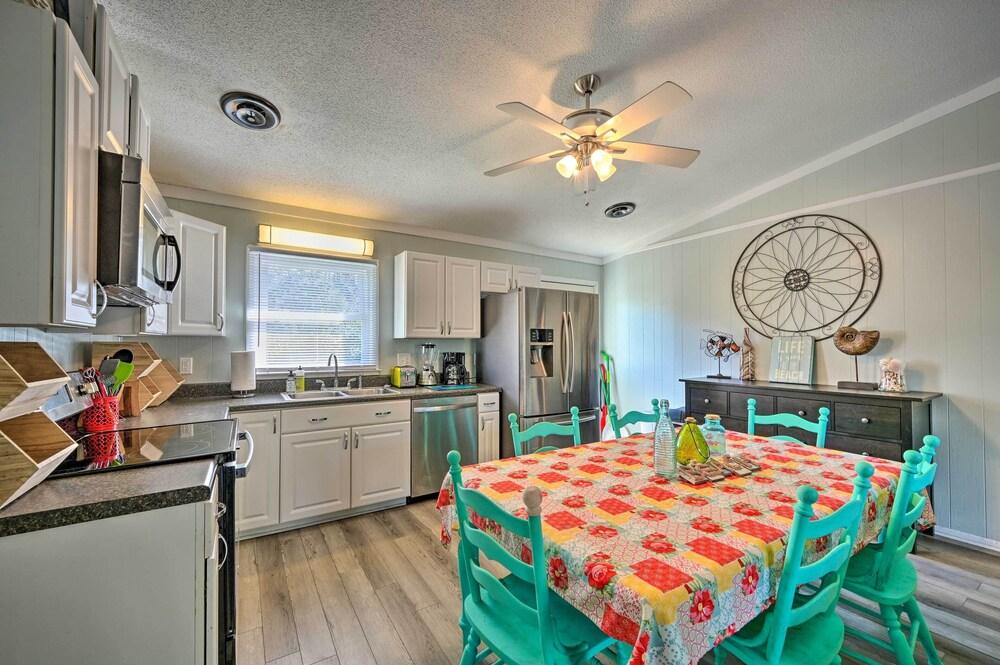 Emerald Isle Escape: Walk to Ocean