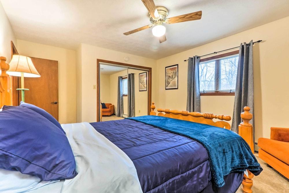 Lake Harmony Home w/ Deck - 3 Mi to Ski Slopes!