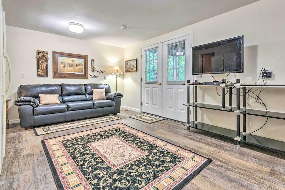 Deck w/ Bbq: Hot Springs Village Apt!