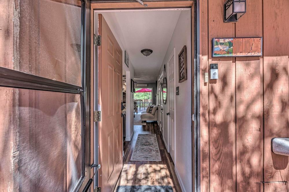 Updated Ruidoso Mountain Escape w/ Deck & Balcony!