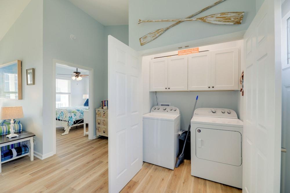 Waterview Home w/ Sunset & Lighthouse Views