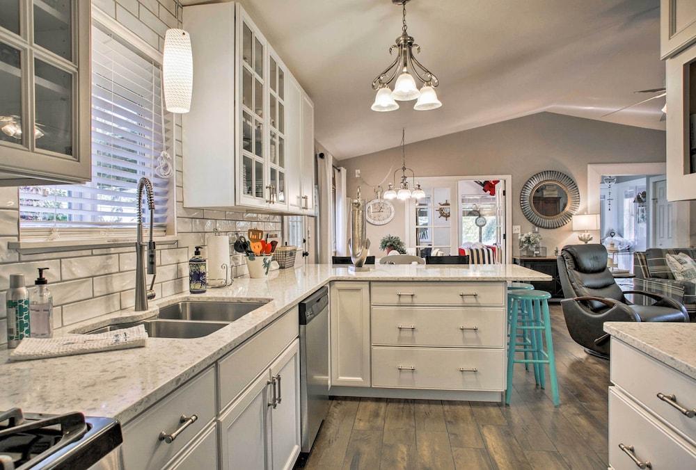 The Lake House in Rathdrum w/ Beach & Fire Pit