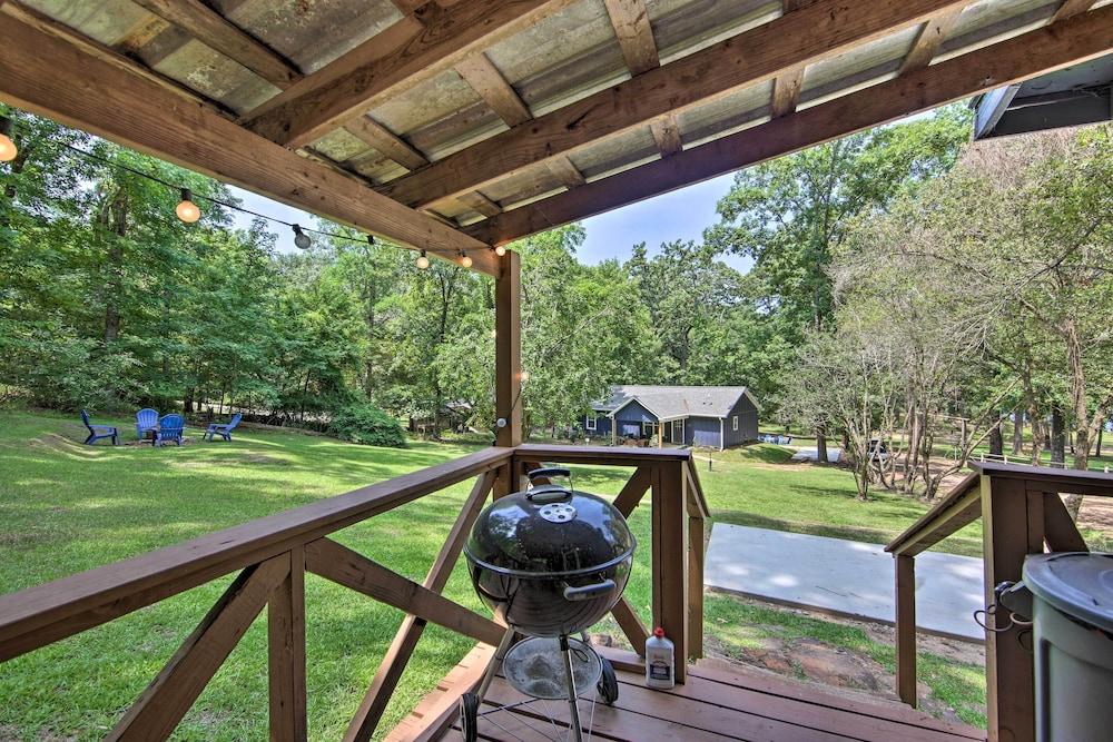 Cozy Studio Cabin on Lake O the Pines w/ Deck!