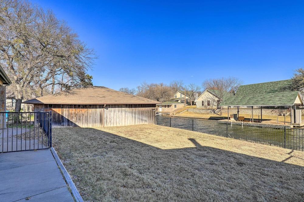 Lakefront Haven ~ 6 Mi to Historic Granbury Square
