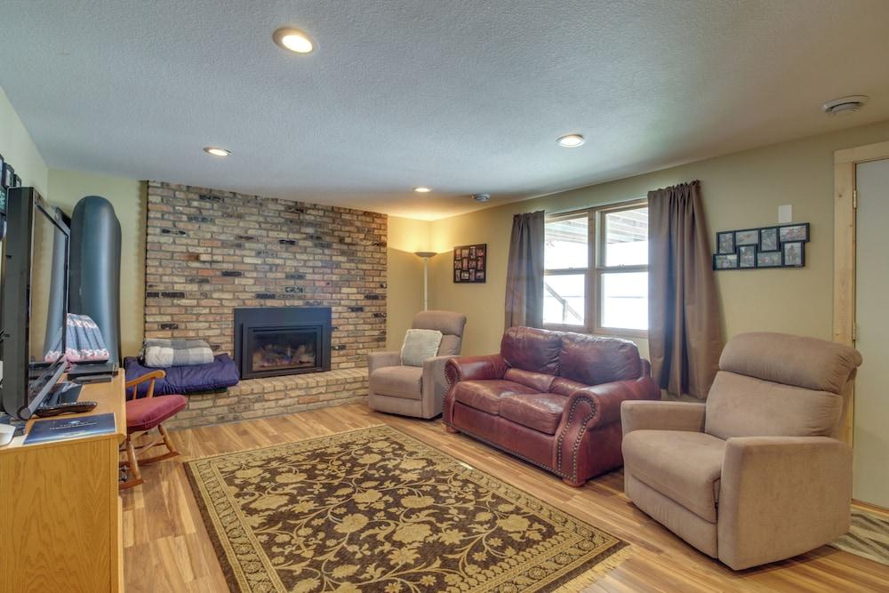 Breezy Point House w/ Dock on Pelican Lake!